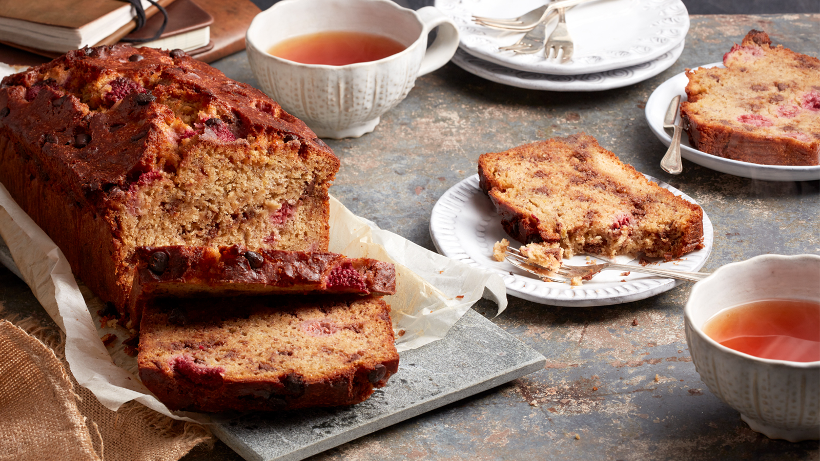 ubetalt fødselsdag smukke Banana Bread with Raspberries and Chocolate Chips | The Neff Kitchen