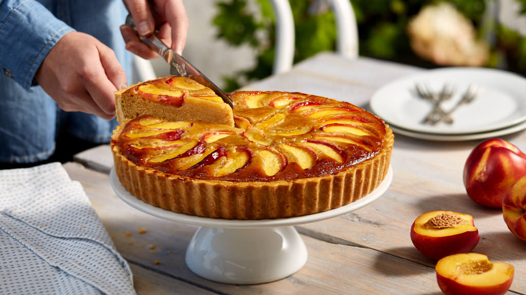 Raspberry Frangipane Tartlets - Always Ravenous