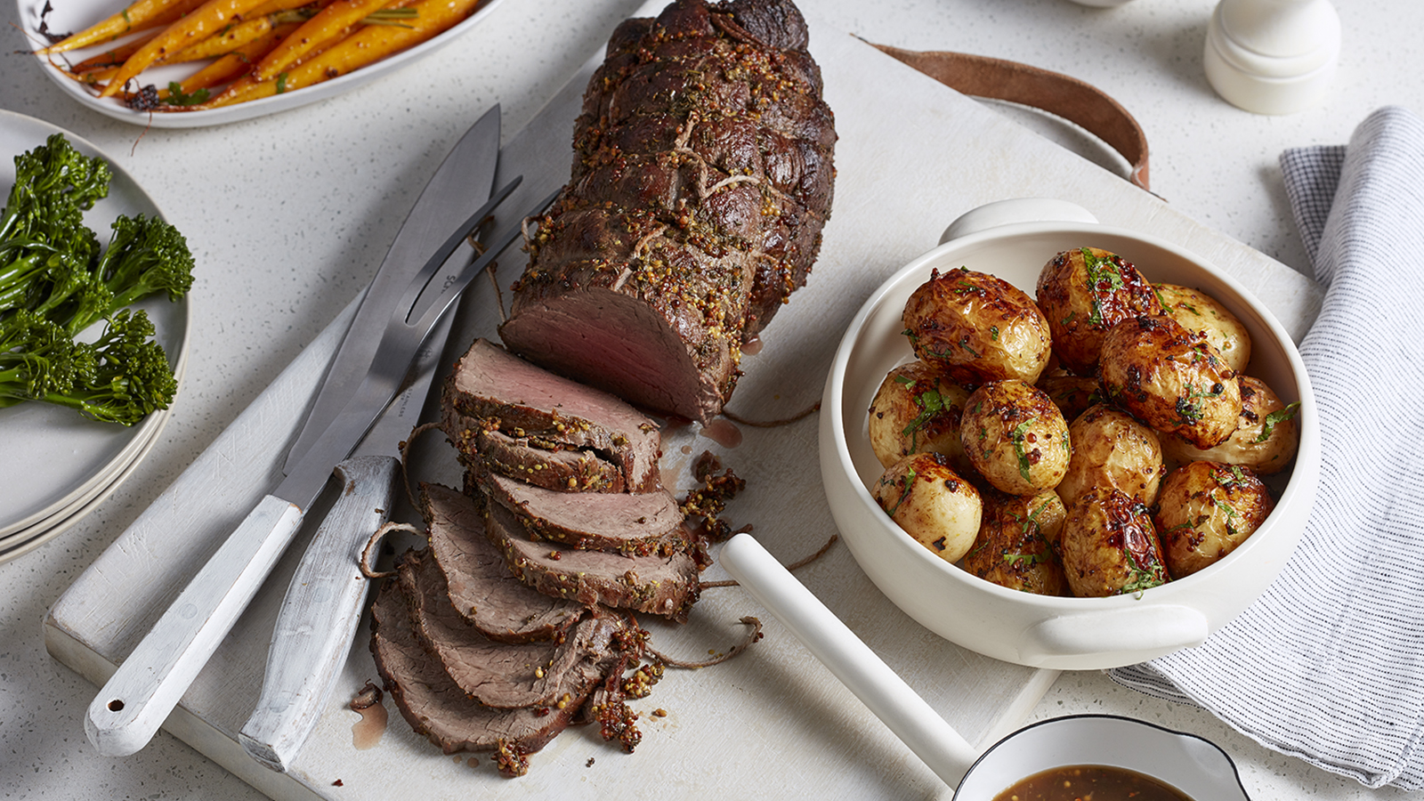 Roast beef with mustard potatoes and jus - The NEFF Kitchen